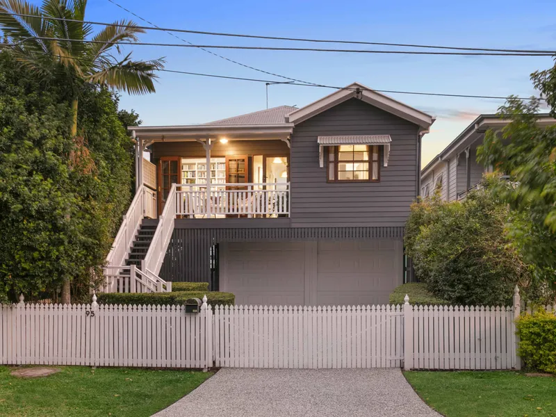 BESPOKE LUXURY, TRANQUIL GARDENS AND INSPIRED LIVING