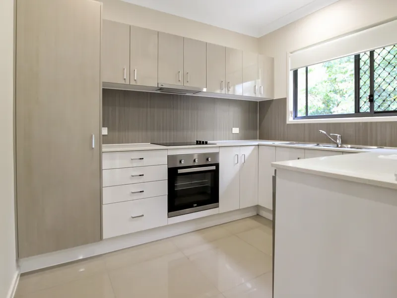 Modern Townhouse Close To Beach