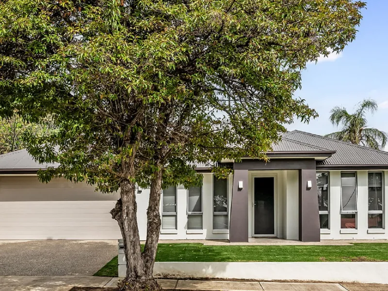 SPECTACULAR EXECUTIVE HOME - 4 BEDROOMS, 2 BATH, THEATRE ROOM + POOL. HOME 379sqm & LAND 850sqm