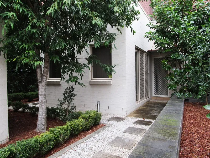 Private and Modern 3 Bedroom Townhouse - Private Inspections Welcome