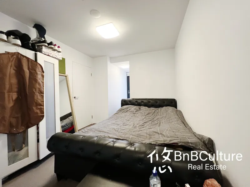 Modern Apartment with Well-Connected Tram at Your Doorstep – A Short Drive to the Beach and Short Walk to Everything You Need