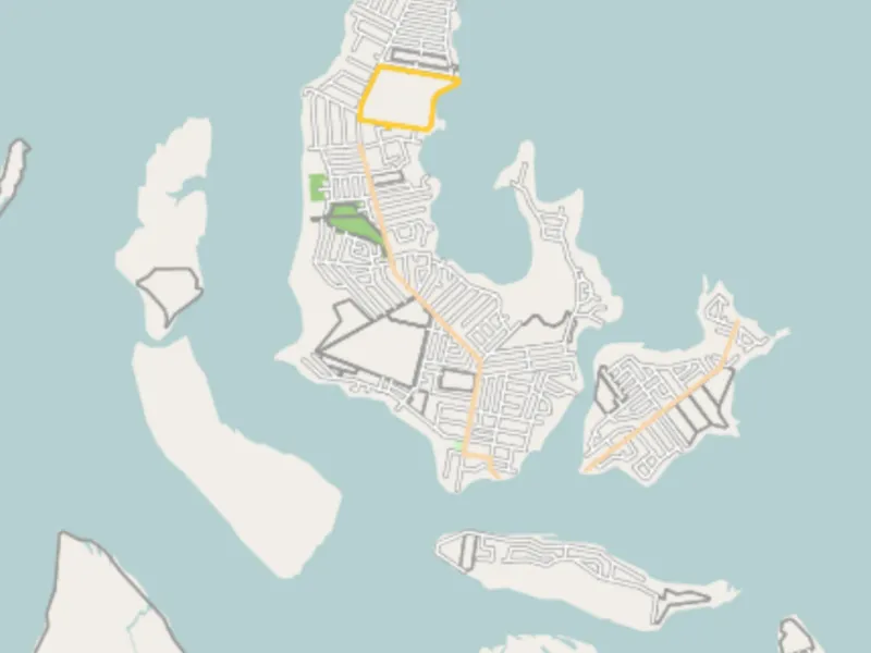 Macleay Island Largest parcel of land water front Free hold