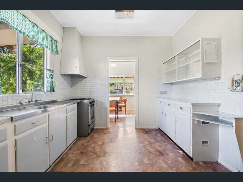 Immaculate Home on Family Sized 692sqm Corner Allotment