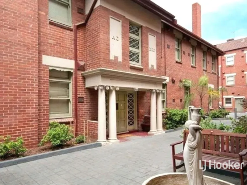 Student Accommodation in this Chic Collingwood Apartment