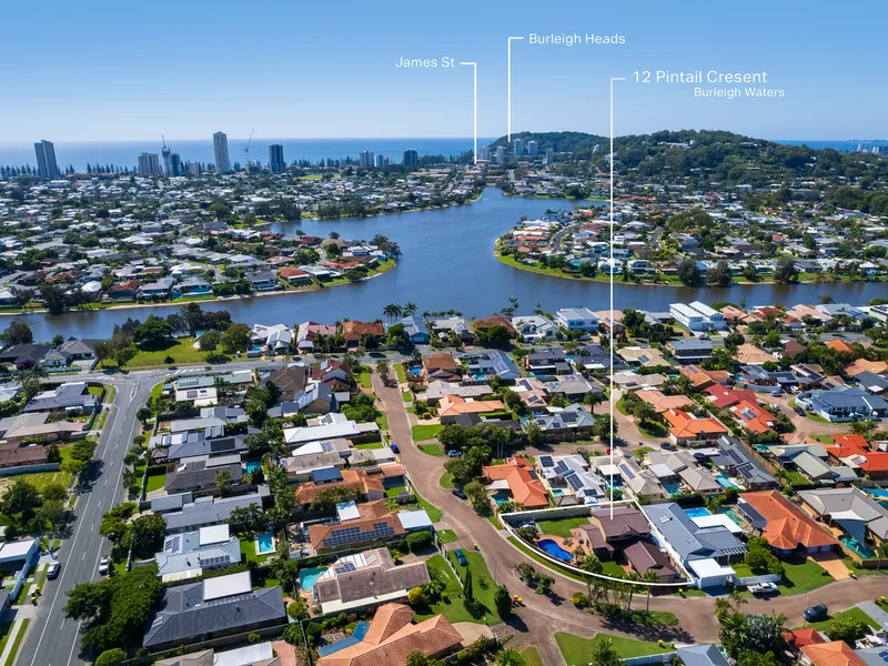 SPACIOUS FAMILY SIZED HOME BUILT FOR ENTERTAINING