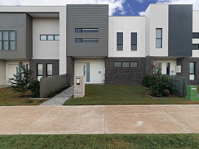 Large Terrace House with Study 