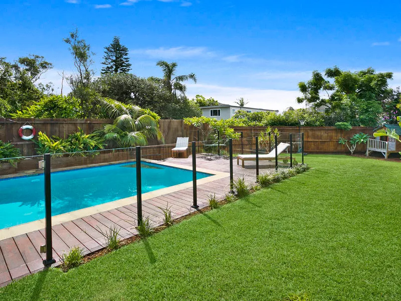 Contemporary Family Entertainer of Space, Light & Style By The Sea