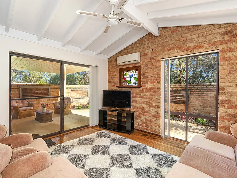 Lovely Townhouse surrounded by tranquility in one of the best pockets in Booragoon
