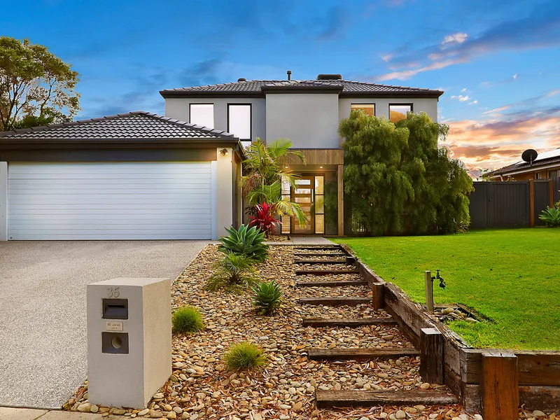 Style & luxury near lake reserve & shops