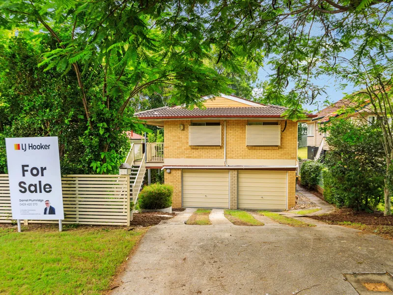 Prestige Coorparoo Street renovate or Build your dream home!