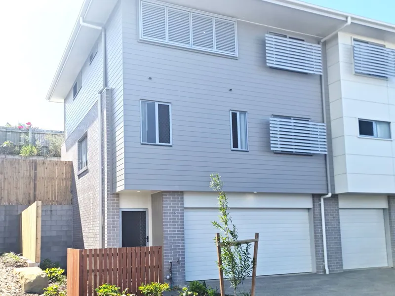 AVAIL MID-OCTOBER-NEAR NEW -DUCTED AIR-4 BEDROOM- 3 BATHROOM TOWNHOUSE