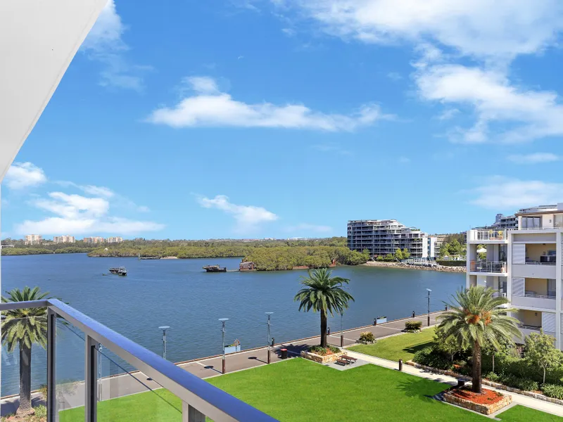 Waterfront Views | Spacious & Modern