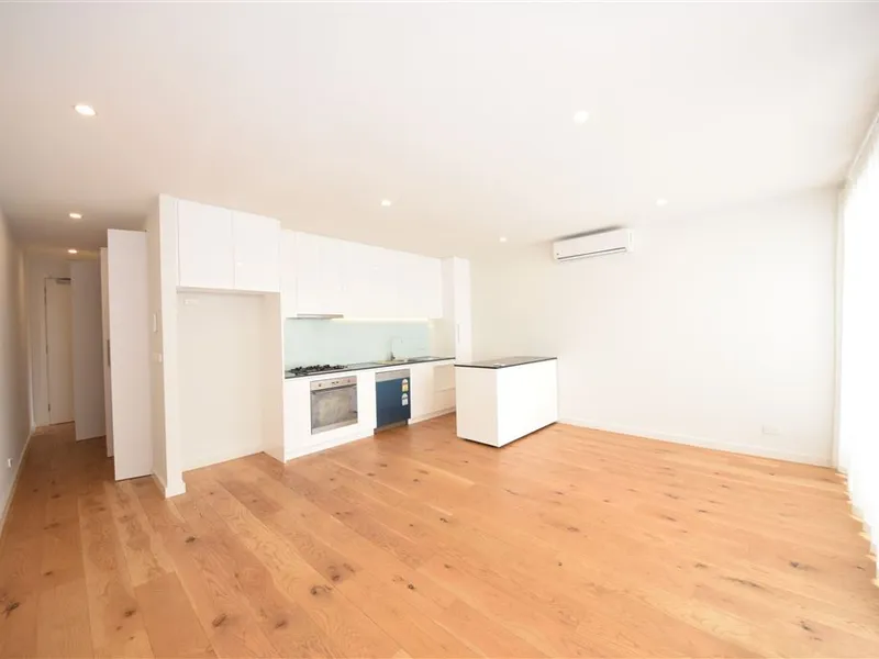 Heart of Oakleigh! Close to everything!