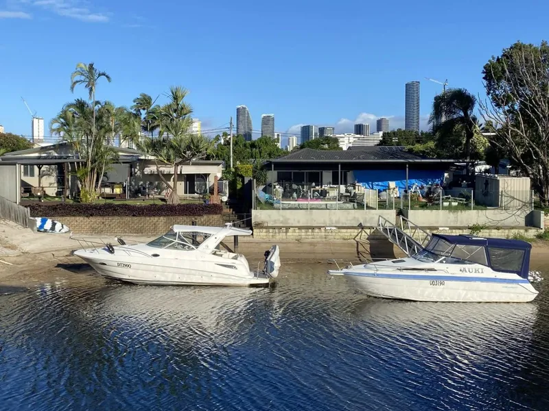 Newly Built, Self-Contained Waterfront Luxury Flat, Furnished, Broadbeach Waters