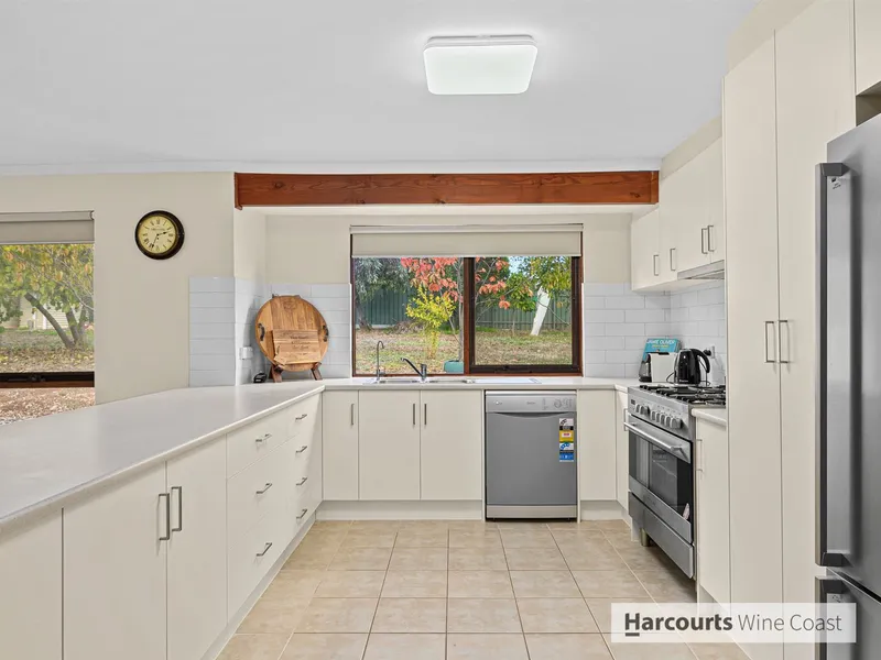 An Amazing 10 acre Property with Sea Views!