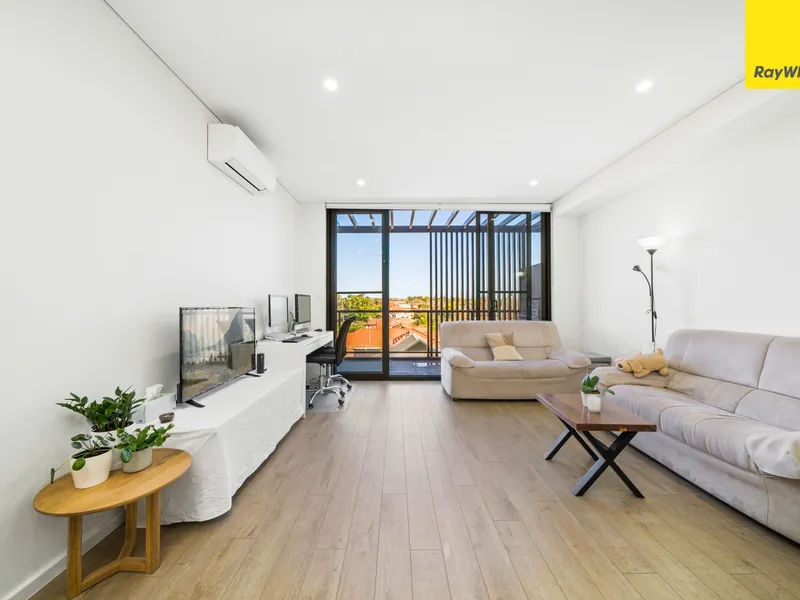 Large scale Inner West Living