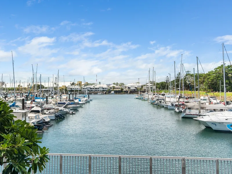 GROUND FLOOR RARE APARTMENT WITH VIEWS OF MARINA WITH A REAR PRIVATE COURTYARD.