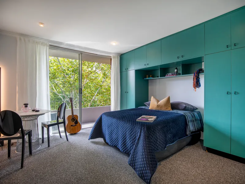 Fantastic studio on the third floor of boutique 'Berkley Towers' security building overlooking treetops.