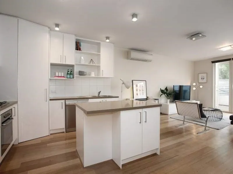 Enticing Style, Enviable Lifestyle – with a lock up garage!