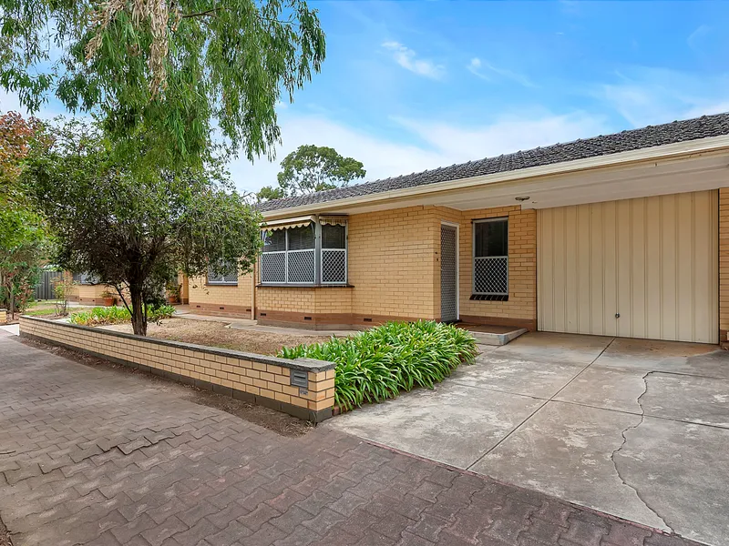 STYLISH & LOW MAINTENANCE IN PRIME LOCATION