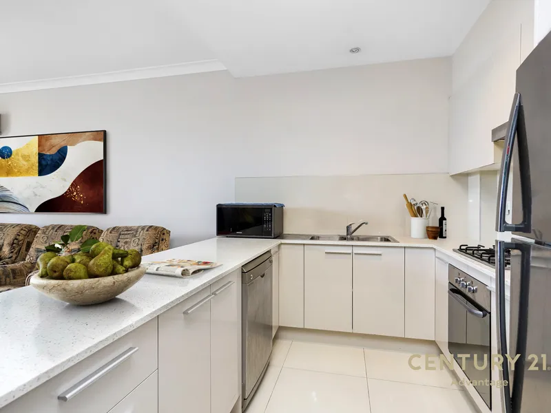 LIGHT AND BRIGHT EXECUTIVE LIVING IN MODERN APARTMENT