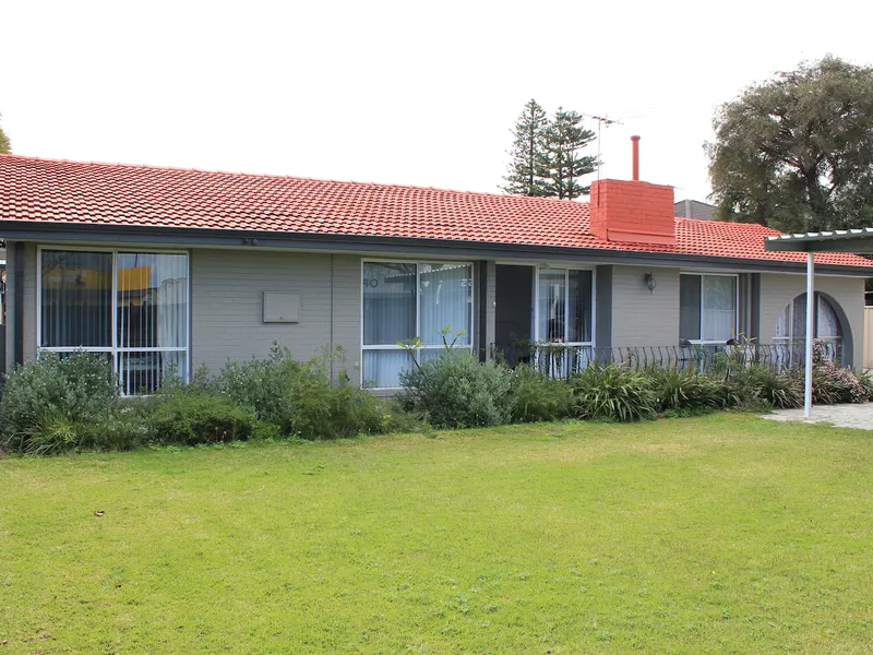 FULLY RENOVATED 436sqm 3 BEDROOM HOME IN THE ROSSMOYNE SHS ZONE!!!