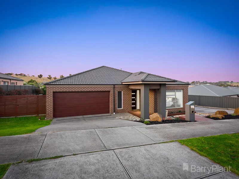 Pristine Family Entertainer with Dual Driveway on 759sqm.
