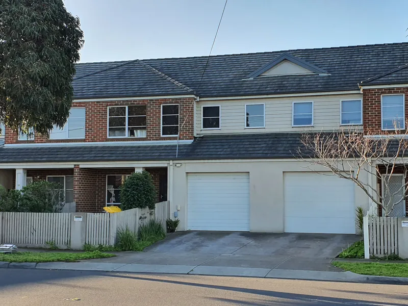 Gorgeous 3 Bedroom Townhouse