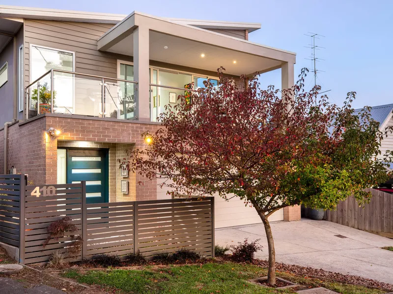 Massive Family Entertaining Home In Sensational Location