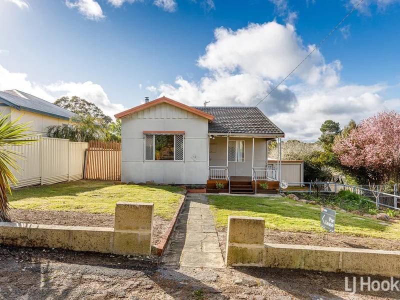 Large Grounds with Room to Move