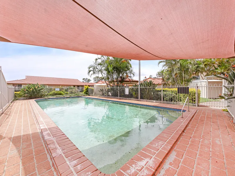Stunning lowset Villa with a great yard close to Westfield Carindale!