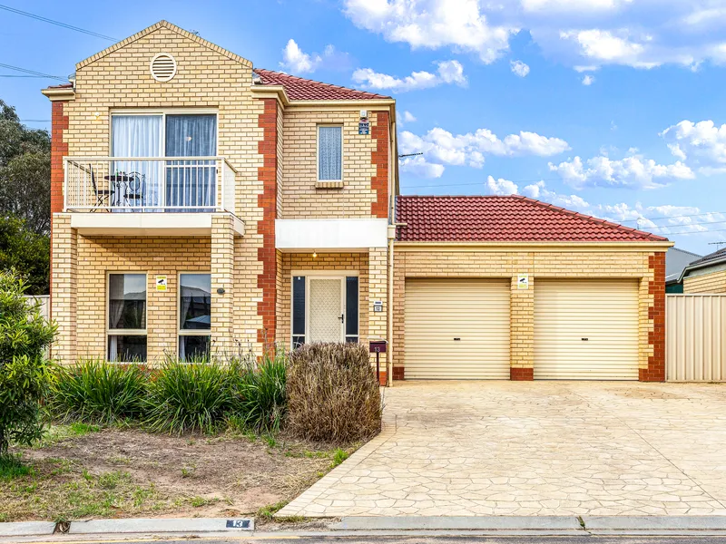 A Low-Maintenance Family Home Neighbouring A Peaceful Reserve