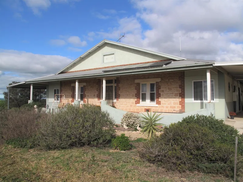 Huge Home, Huge Shed 3.72 Acres and Seaviews 