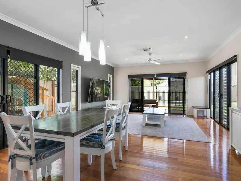 LARGE 4BED HOUSE, HUGE GRANNY FLAT & POOL