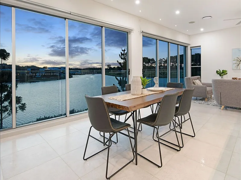 Beautiful property Located in Maroochydore -WATER VIEWS!