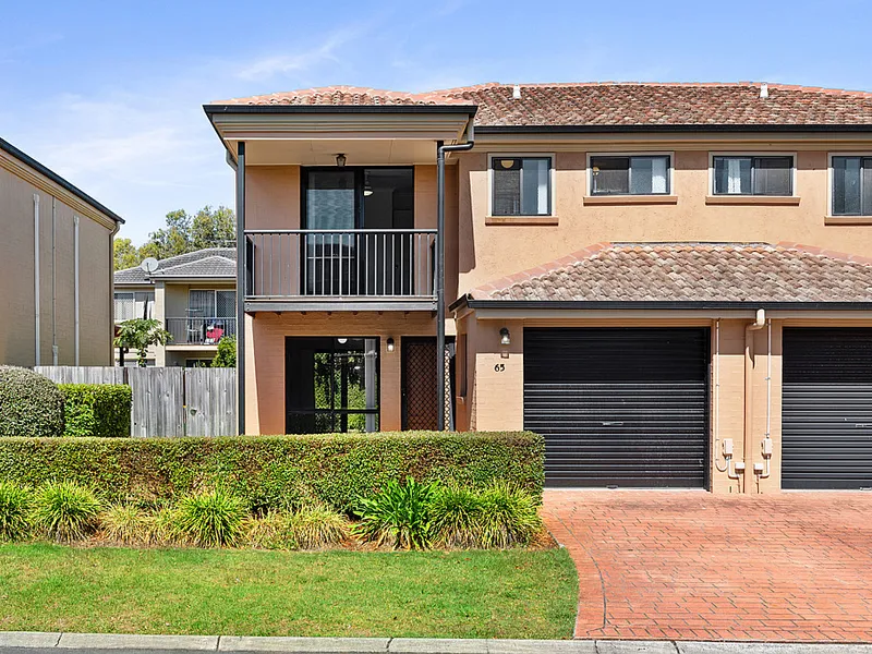 VACANT, MODERN AND PET FRIENDLY!