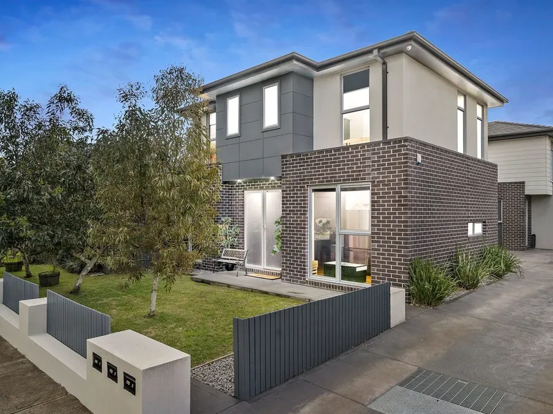 Location & Contemporary Style