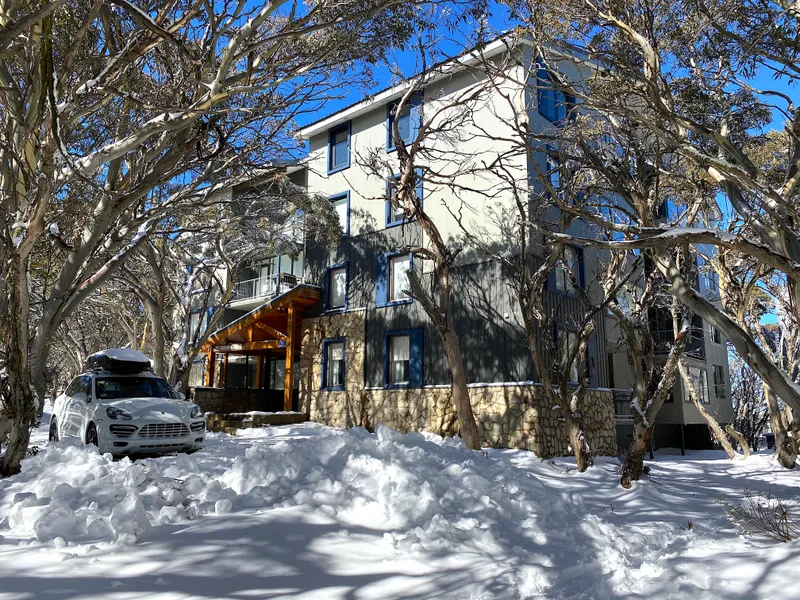 Luxurious 2 Bedroom with On-Site Parking