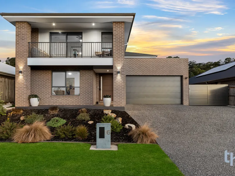 Six Bedroom Family Retreat, Stylish Down to the Last Detail