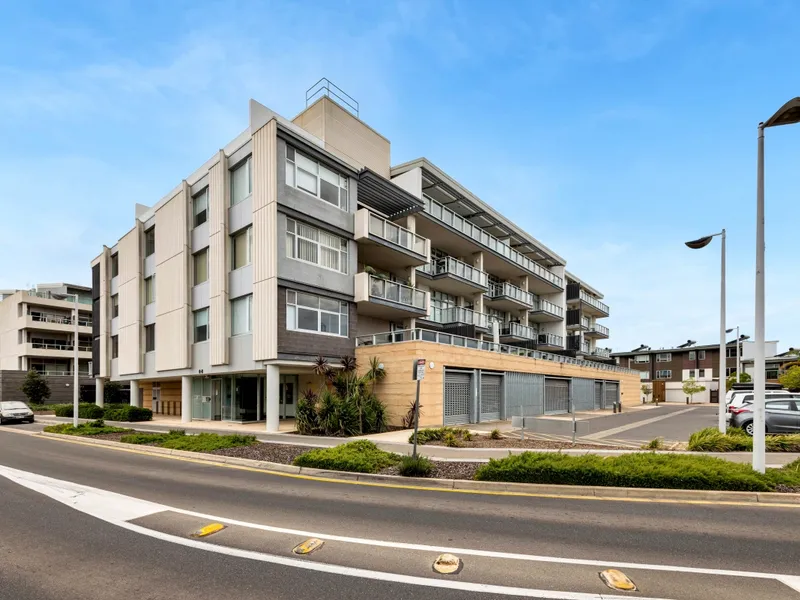 Come and join the excitment of NewPort Quays- 1 bedroom apartment with water views at a more than reasonable price