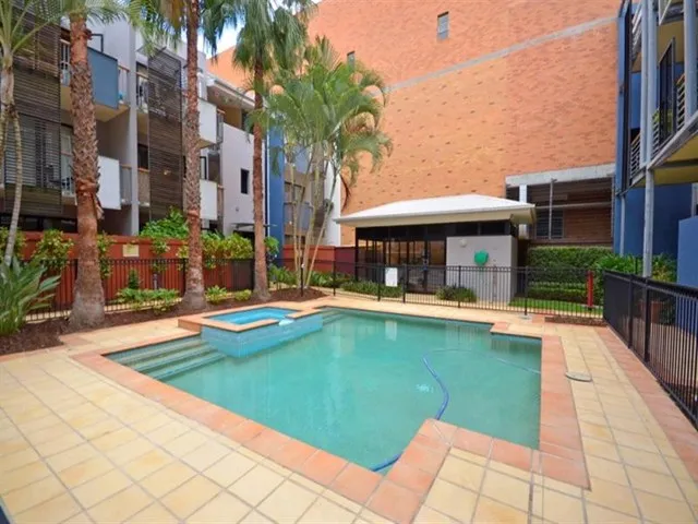 Spacious Ground Floor Apartment with Private Courtyard!