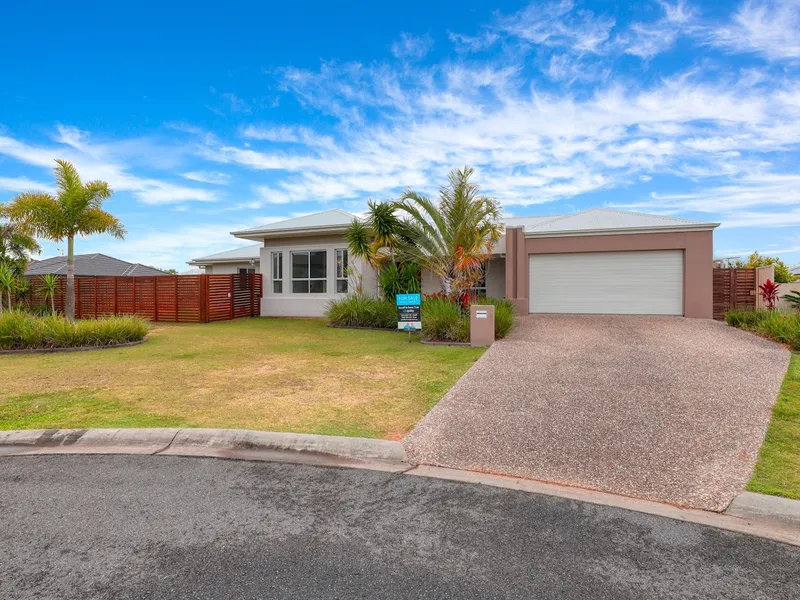 LARGE FAMILY FIVE BEDROOM HOME WITH ROOM FOR A CARAVAN AND BOAT