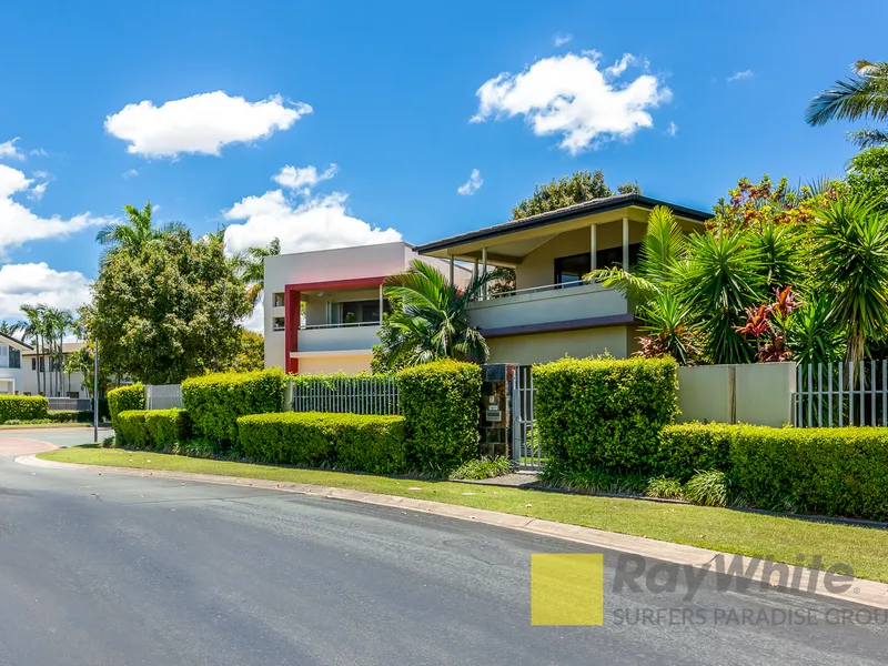 LOVELY TWO- LEVEL HOME IDEALLY LOCATED IN THE LAKES RESORT HOPE ISLAND
