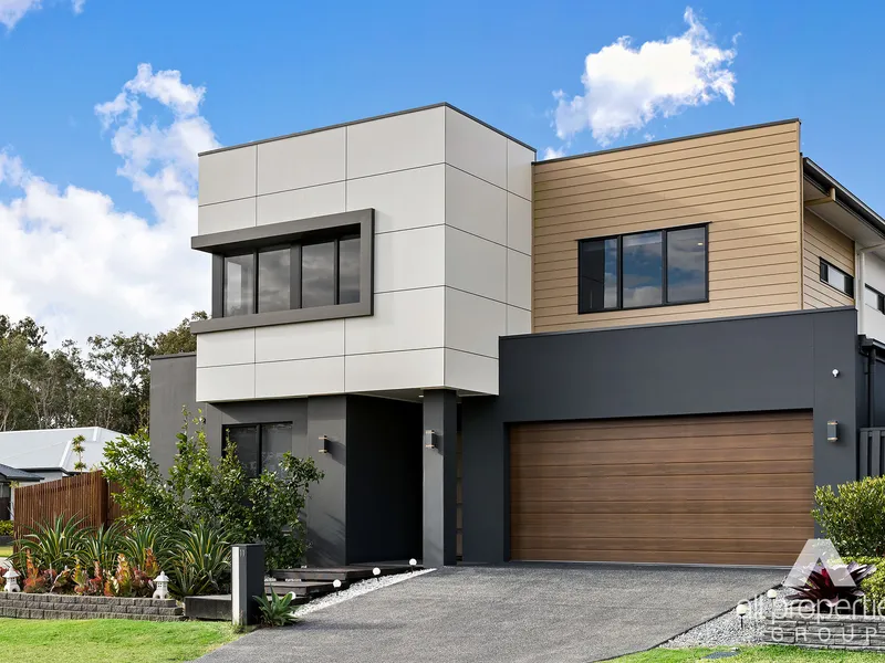 29 Squares of Clarendon luxury and it could all be yours!