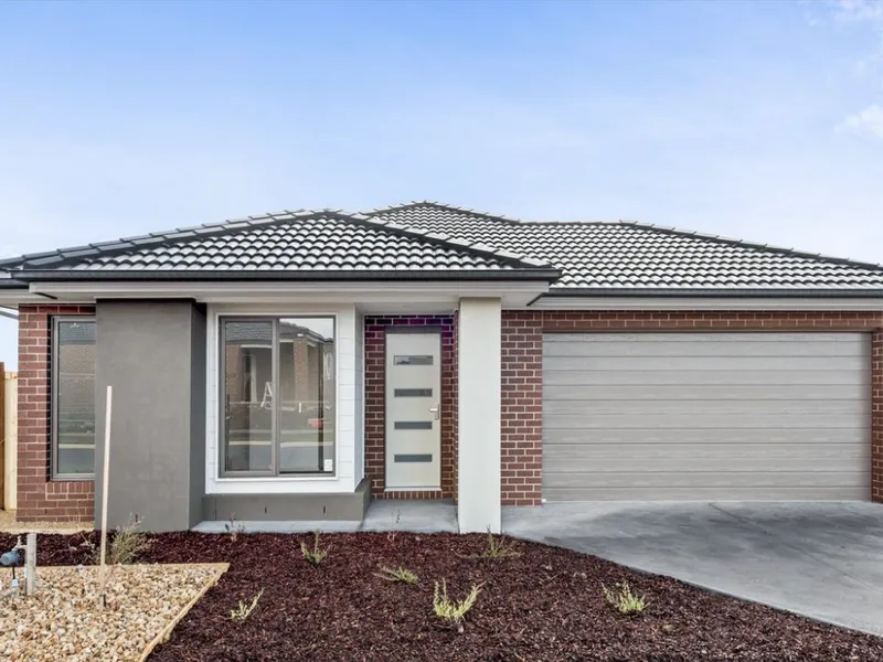 Spacious Modern-Coastal Home with Side Access