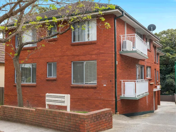 Impressive Two Bedroom Unit in the Heart Of Dulwich Hill