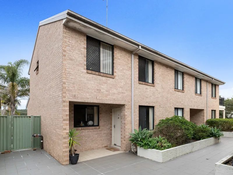 3 bedroom townhouse in central location