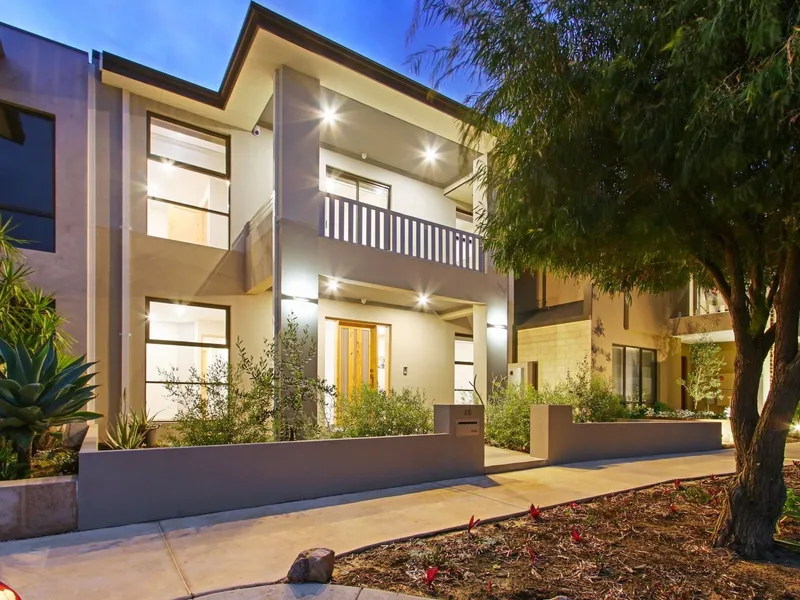 AVAILABLE FOR PRIVATE VIEWING - Cherie Bellini 0412 951 695