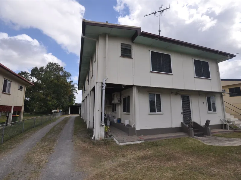 Upstairs Unit Close to Centre of Town