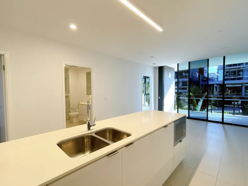 Modern stylish 2 bedroom 2 bathroom apartment situated in Newstead